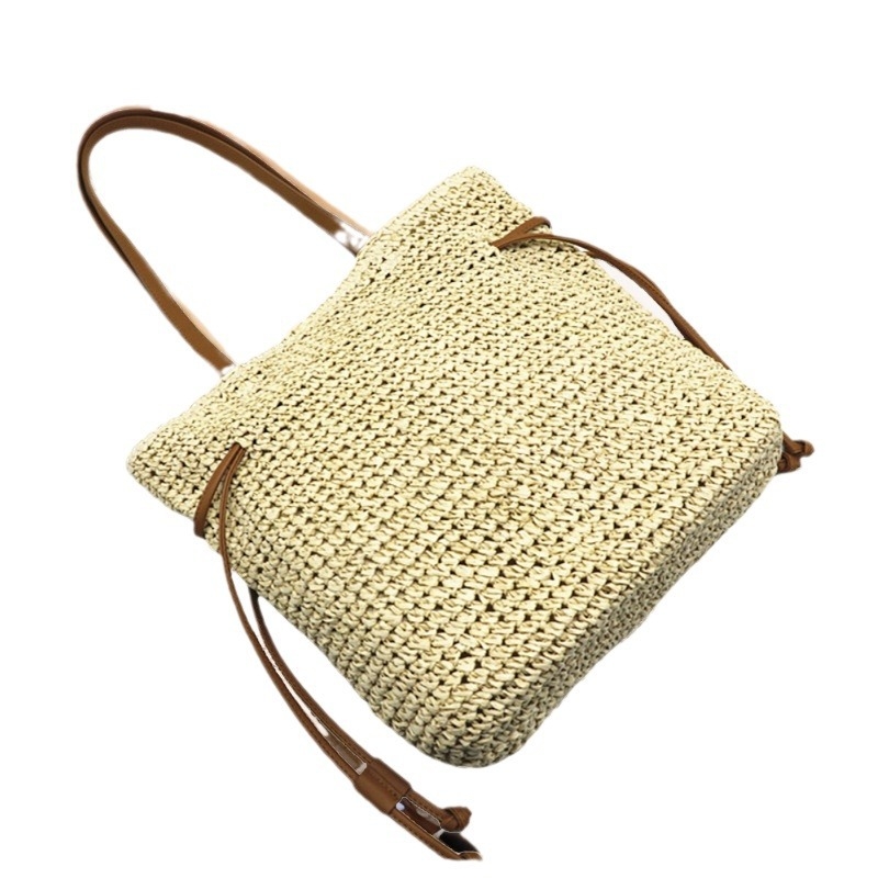 Crossbody taška s šnúrkou, pletená, mestský minimalistický štýl, materiál papier, zvislý štvorcový tvar, magnetické zapínanie