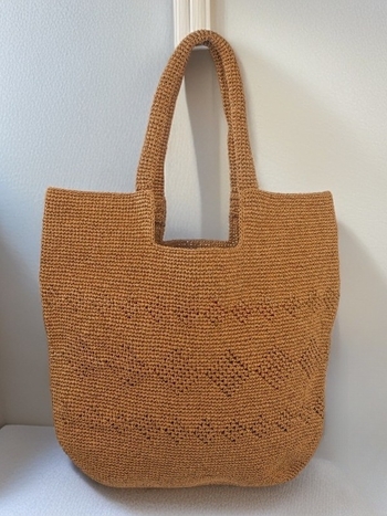 Geantă Tote din paie de hârtie; formă verticală dreptunghiulară; deschidere în partea de sus; buzunar intern pentru documente