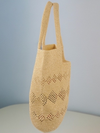 Geantă Tote din paie de hârtie; formă verticală dreptunghiulară; deschidere în partea de sus; buzunar intern pentru documente