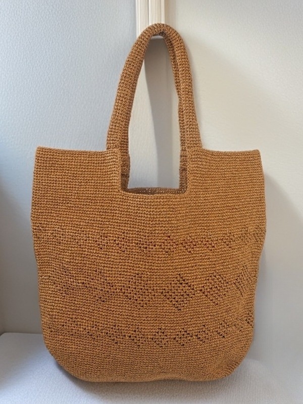 Geantă Tote din paie de hârtie; formă verticală dreptunghiulară; deschidere în partea de sus; buzunar intern pentru documente