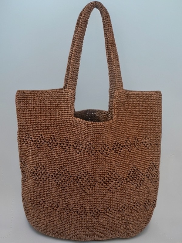 Geantă Tote din paie de hârtie; formă verticală dreptunghiulară; deschidere în partea de sus; buzunar intern pentru documente