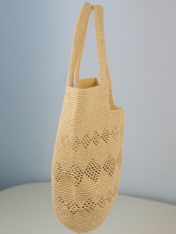 Geantă Tote din paie de hârtie; formă verticală dreptunghiulară; deschidere în partea de sus; buzunar intern pentru documente