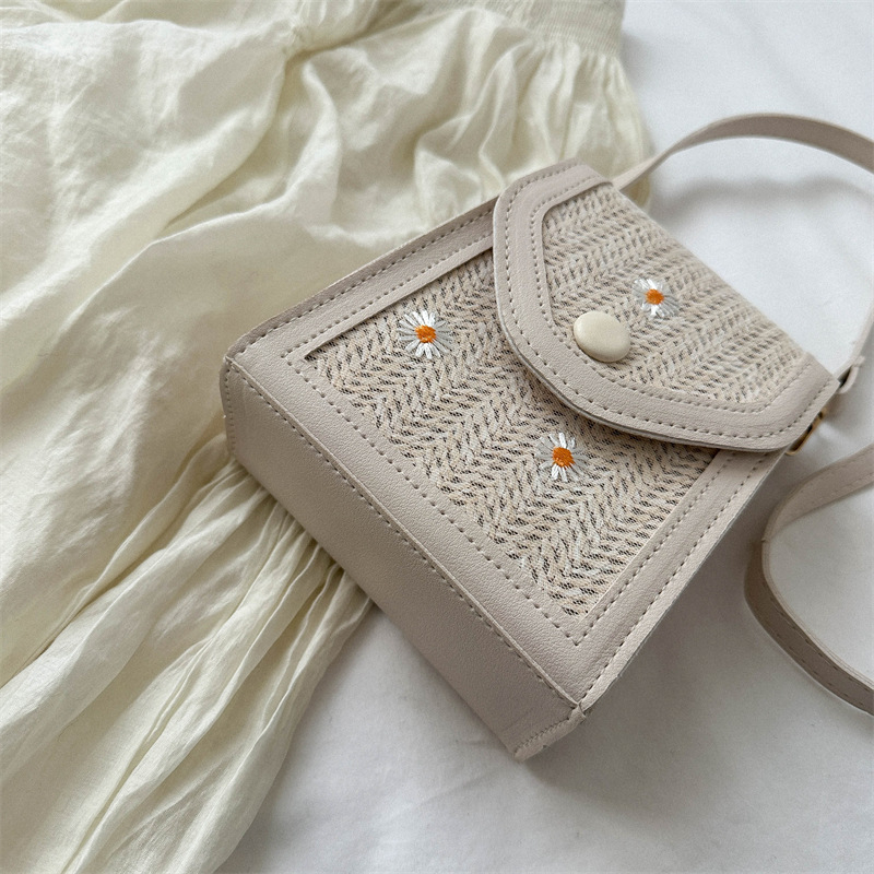 Notelli slamnata mini crossbody torbica s džepom za telefon, mali kvadratni oblik, zatvaranje poklopcem, ljeto 2023