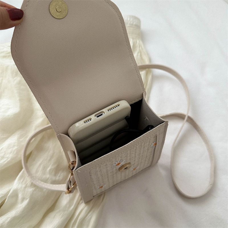 Notelli slamnata mini crossbody torbica s džepom za telefon, mali kvadratni oblik, zatvaranje poklopcem, ljeto 2023