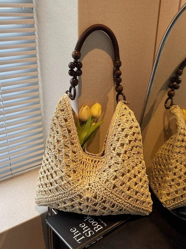 Női szalma tote táska üreges szövésű mintával, vízszintes négyszögletes forma, mágneses zár, laminált belső cipzár, 2025-ös tél