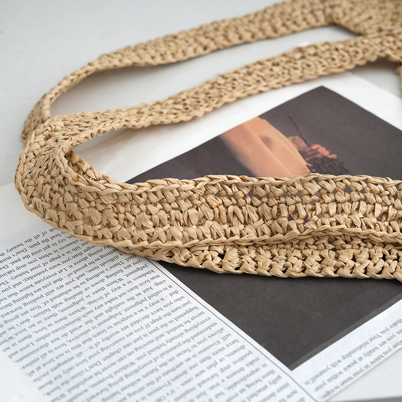 Papírszálas fonott táska városi minimalist stílusban, vízszintes négyszög alakú forma, nyitott test, poliészter bélés