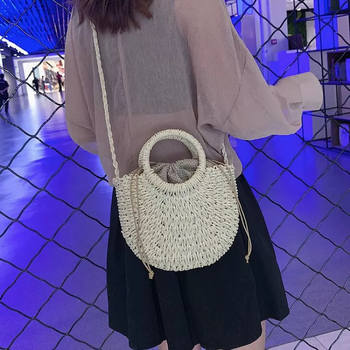 Geantă boemă din paie, țesută manual, crossbody — Stil stradal, formă scoică, închidere: deschisă, buzunar cu fermoar și buzunar pentru telefon