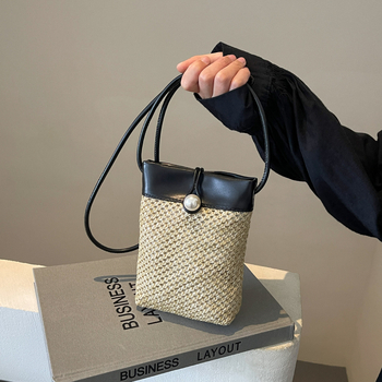 Taška cez rameno typu bucket - PU, zvislý štvorcový tvar, otváranie páskou, leto 2024