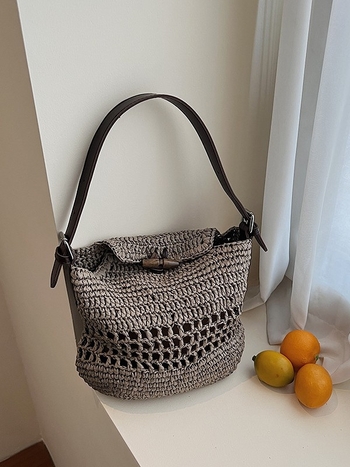 Ručne pletená taška na rameno — slama, vodorovný štvorcový tvar, zips, polyesterová podšívka