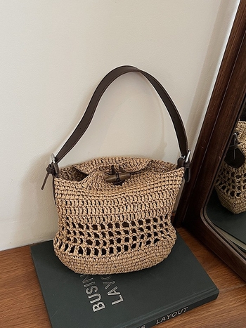 Ručne pletená taška na rameno — slama, vodorovný štvorcový tvar, zips, polyesterová podšívka