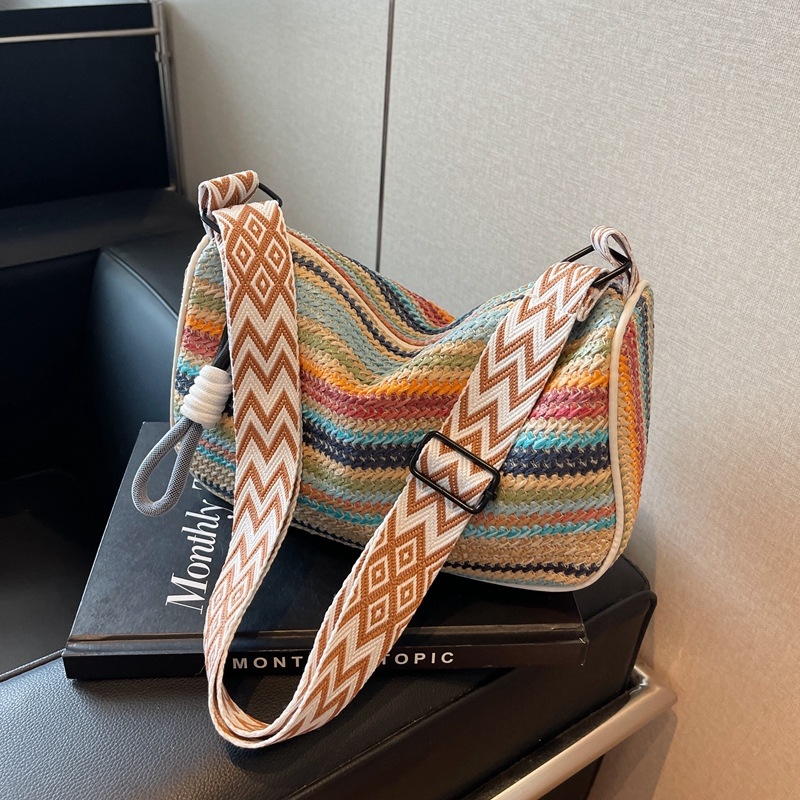 Ručne tkaná taška, mestský minimalistický štýl, zapínanie na zips, vodorovný štvorcový tvar, polyesterová podšívka, vnútorné vrecká na telefón a identifikačnú kartu