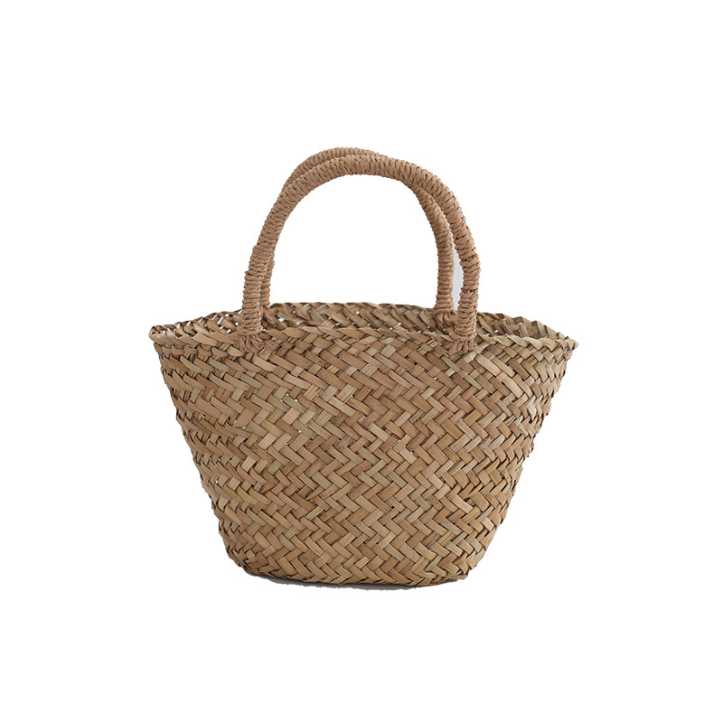 Pletená taška zo slamy, mestská jednoduchosť, tvar mušle, otvorenie otvorené, vnútorné vrecká pre telefón, ID a kameru