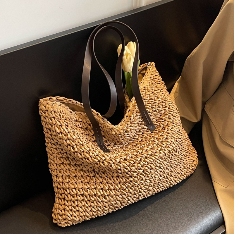 Slámaová pletená tote taška so zipsom, horizontálny štvorcový tvar, polyesterová podšívka, vnútorná kapsa, dvojité ramienka