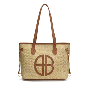 Tote taška zo slamy, mestský street fashion štýl, horizontálny štvorcový tvar, zips, polyesterová podšívka, leto 2025