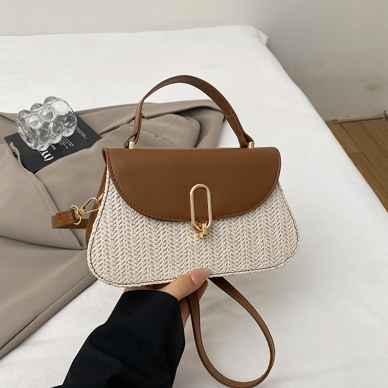 Pletena crossbody torba, PU materijal, vodoravni kvadratni oblik, zatvaranje preklopom, džep za mobitel