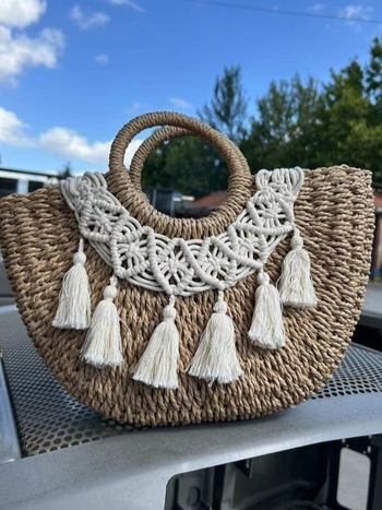 Encounter Geantă semi-circulară cu ciucuri din paie – Geantă de mână ovală, țesută, cu fermoar