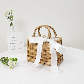 Dámska taška zo slamy, malá štvorcová, zapínanie šnúrkou, bavlnená podšívka, otvorená kapsa