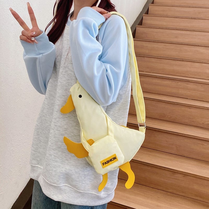 Crossbody taška, bežný textilný materiál, vertikálne štvorcová silueta, zips zapínanie, vnútorná kapsa na telefón, jarné vydanie 2025