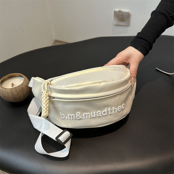 PU crossbody taška s uzáverom na zips, polyesterová podšívka a vrecko na telefón