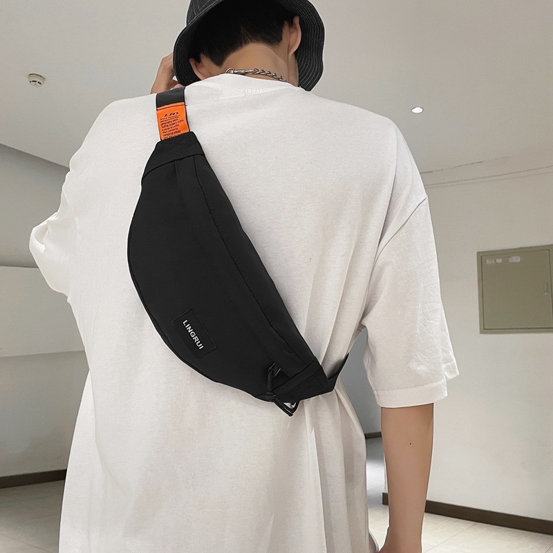 Γυναικεία τσάντα crossbody από νάιλον, σε street style, με φερμουάρ, εσωτερικό τσεπάκι με φερμουάρ και τσέπη τύπου patch