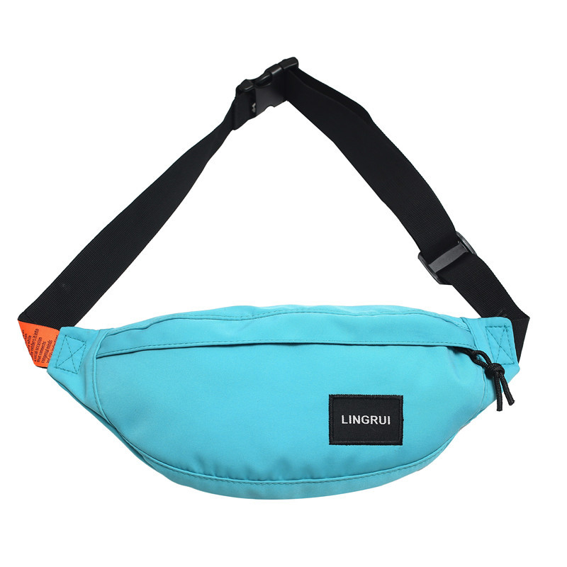 Γυναικεία τσάντα crossbody από νάιλον, σε street style, με φερμουάρ, εσωτερικό τσεπάκι με φερμουάρ και τσέπη τύπου patch