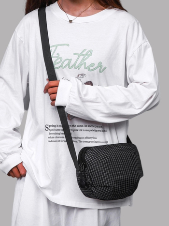 Geantă de umăr crossbody din nylon, lansare toamna 2025, închidere cu fermoar, buzunar intern pentru telefon