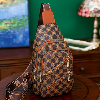 Τσαντάκι ώμου PU, αστική απλότητα, κλείσιμο με φερμουάρ, μοτίβο με γράμματα, εσωτερική τσέπη με φερμουάρ