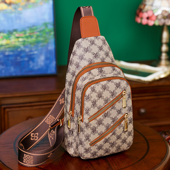 Τσαντάκι ώμου PU, αστική απλότητα, κλείσιμο με φερμουάρ, μοτίβο με γράμματα, εσωτερική τσέπη με φερμουάρ