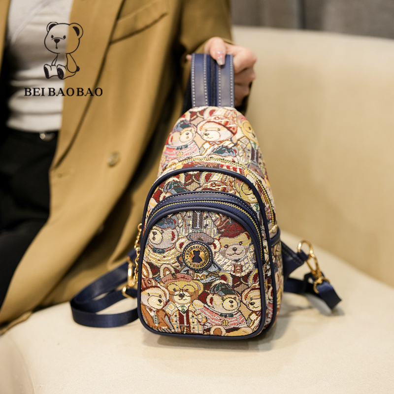 North Bag platnena crossbody torba – gradski jednostavan stil, džep na zip, proljeće 2024