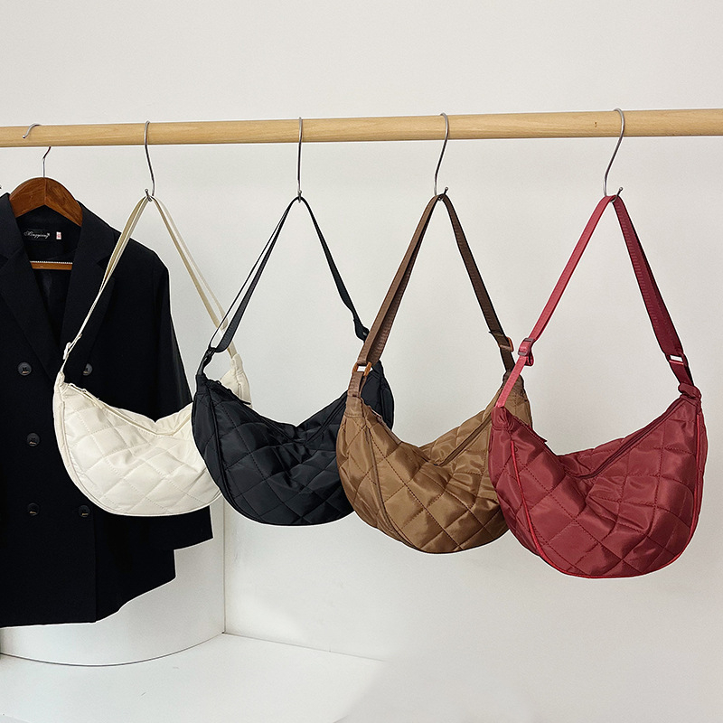 Najlon crossbody torbica za žene, gradski minimalistički stil, zatvarač, džep za telefon, unutarnji džep, podstava od poliestera, zima 2025
