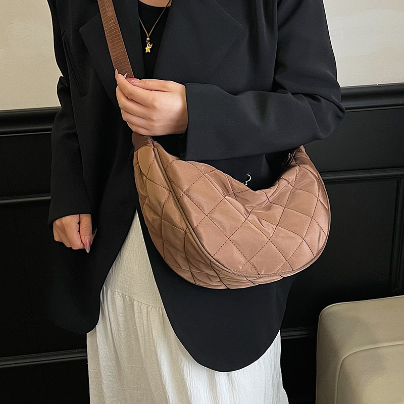 Najlon crossbody torbica za žene, gradski minimalistički stil, zatvarač, džep za telefon, unutarnji džep, podstava od poliestera, zima 2025