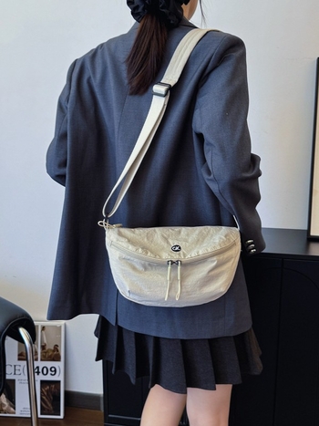 Crossbody torba od platna, svakodnevni stil, ovalni oblik, zatvarač, unutarnja pretinac