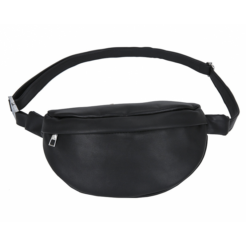 PU crossbody torba ulični stil, s poliesterom unutar; zatvaranje na zip; unutarnji džepovi: zip džep, džep za mobitel, džep za osobnu iskaznicu; s međuslojom.