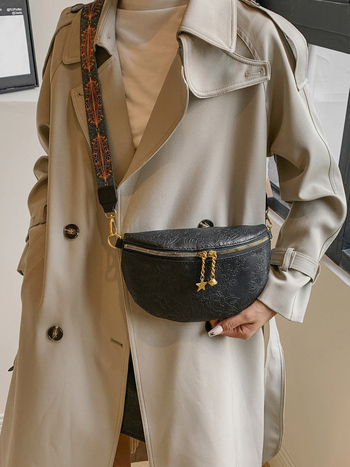 Ženska crossbody torbica s reljefnim cvjetnim uzorkom, PU materijal, jesen 2024, zatvarač, unutarnja podstava s pretincom za ID karticu, mekana konstrukcija