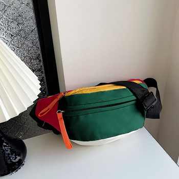 Harajuku sportska torbica za prsa, velika kapaciteta, crossbody; vanjski materijal najlon, podstava poliester, otvaranje zatvarač, džep za mobitel, tvrdoća srednje mekana, pogodna za rekreacijska putovanja