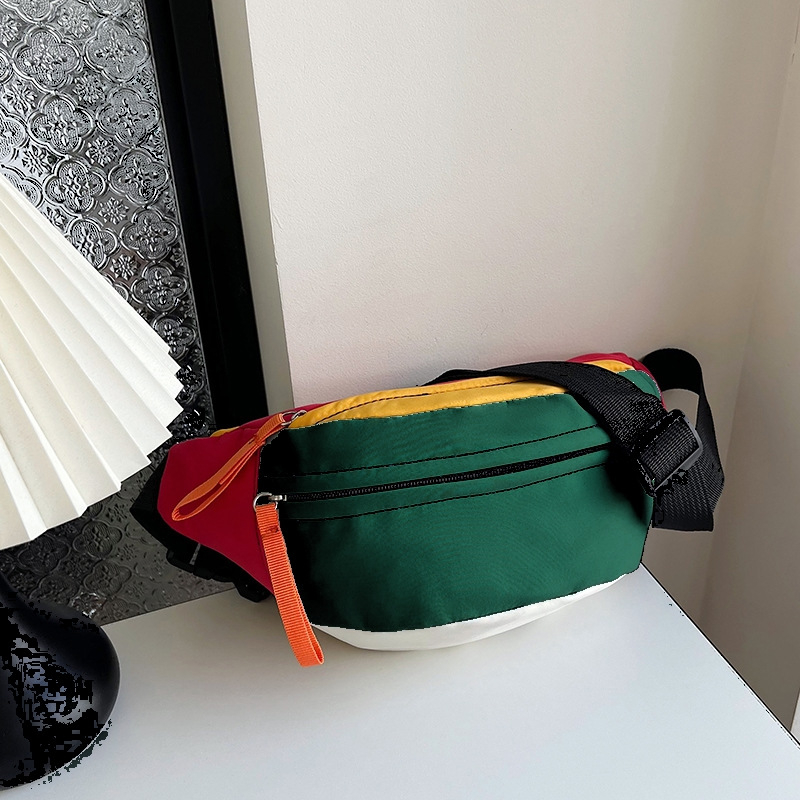 Harajuku sportska torbica za prsa, velika kapaciteta, crossbody; vanjski materijal najlon, podstava poliester, otvaranje zatvarač, džep za mobitel, tvrdoća srednje mekana, pogodna za rekreacijska putovanja