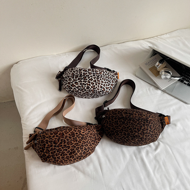 Kožna crossbody torba (poliesterska podstava, zatvarač, unutarnji džep za telefon, vanjski otvoreni džep)