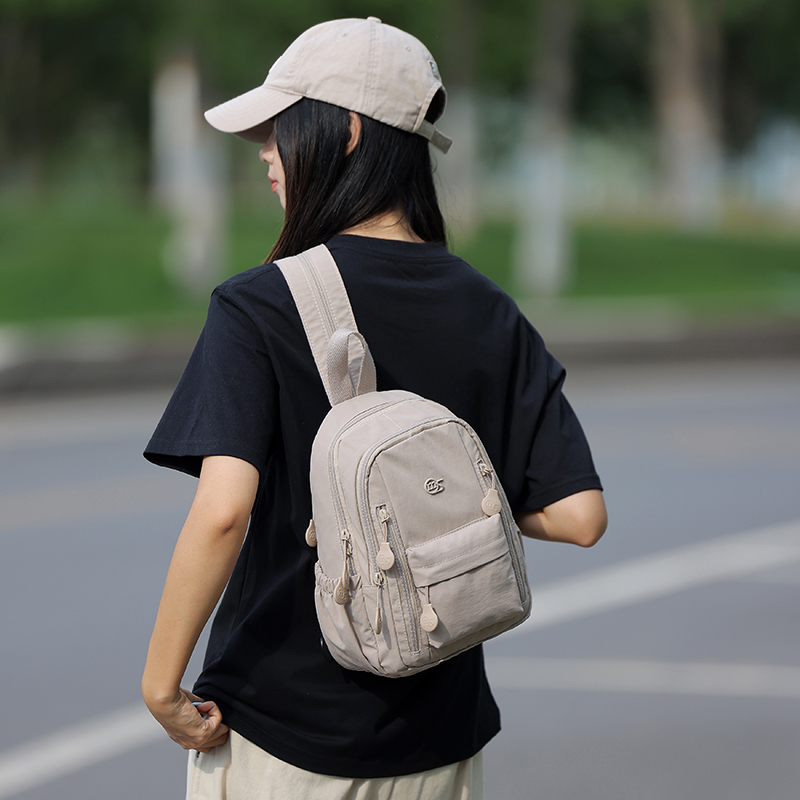 Ženska višefunkcionalna torbica za prsa (nylon, proljeće 2025, zatvarač, laminirana džep sa zatvaračem, unutarnji patch džep)
