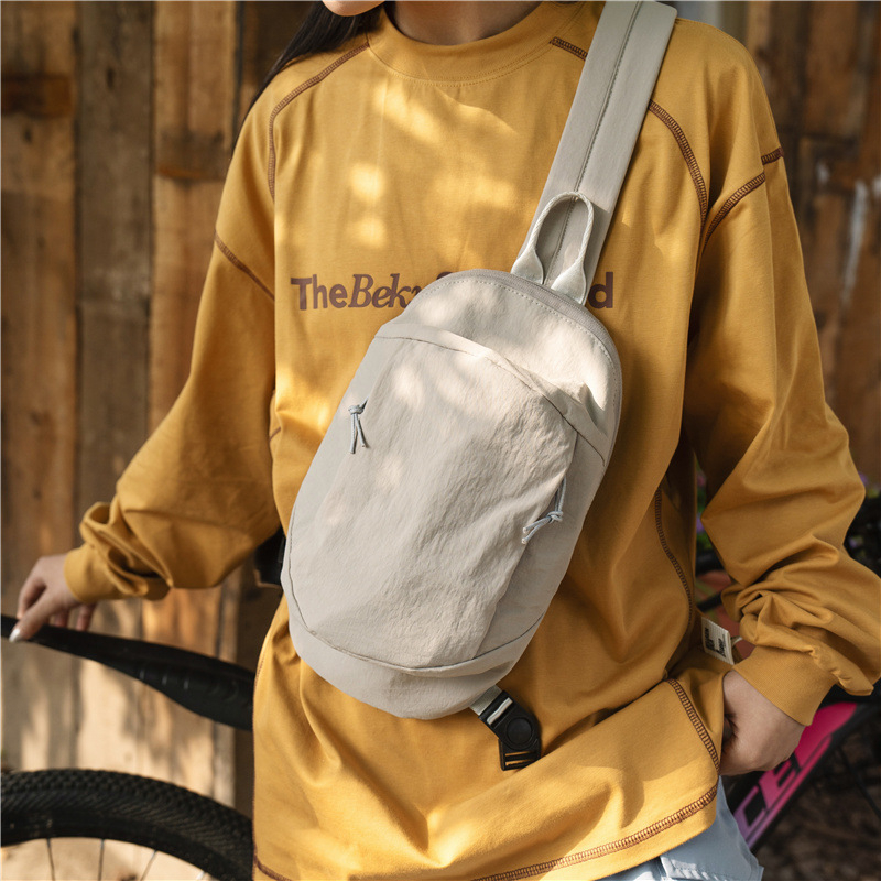 Crossbody Chest Bag – najlon, gradski stil, zatvarač, laminirani unutarnji džep, jesen 2025