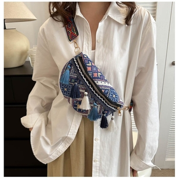 Kötött deréktáska bojtokkal és széles vállpánttal – retro etnikus stílus, cipzár a záráshoz, poliészter bélés, telefontartó zseb, háromdimenziós külső (Tavasz 2025)