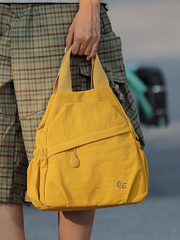 Ženska trofunkcionalna torba za prsa za vanjska putovanja — lagana crossbody torba (Materijal: Oxford tkanina; Podstava: Poliester; Način otvaranja: Zip; Unutarnji džepovi: džep za telefon, laminirani džep na zip; Godina/Sezona: jesen 2025)