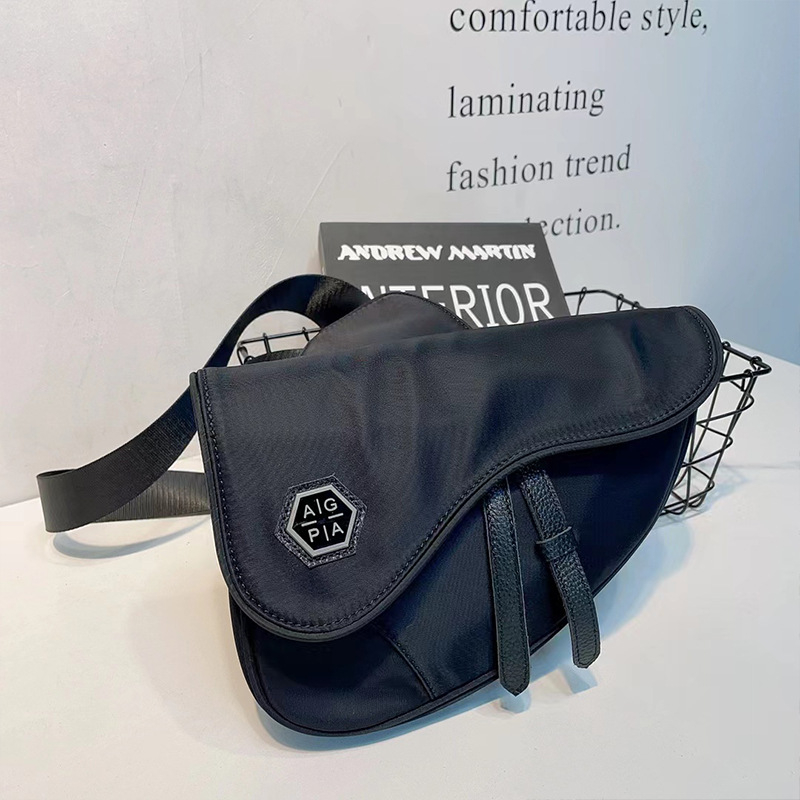 Casual ženska crossbody torba od Oxford platna, magnetsko zatvaranje, unutarnji džep sa zatvaračem, džep za mobitel, s unutarnjim slojem