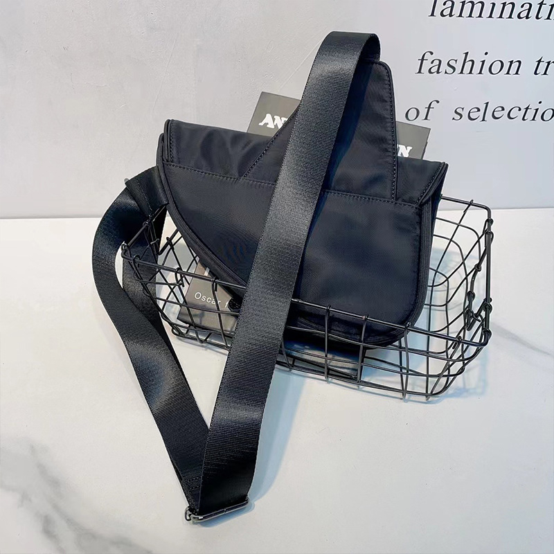 Casual ženska crossbody torba od Oxford platna, magnetsko zatvaranje, unutarnji džep sa zatvaračem, džep za mobitel, s unutarnjim slojem