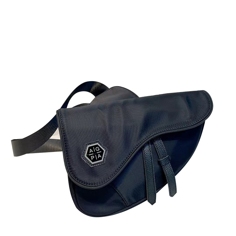 Casual ženska crossbody torba od Oxford platna, magnetsko zatvaranje, unutarnji džep sa zatvaračem, džep za mobitel, s unutarnjim slojem