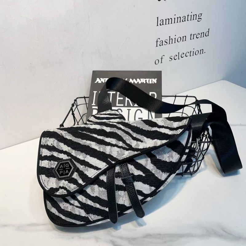 Casual ženska crossbody torba od Oxford platna, magnetsko zatvaranje, unutarnji džep sa zatvaračem, džep za mobitel, s unutarnjim slojem