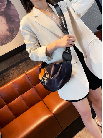 Ženska ulična torba preko ramena Dumpling stil – Oxford tkanina, zatvarač, mekana, unutarnji džep s sandwich zipom, jedna naramenica, Proljeće 2024