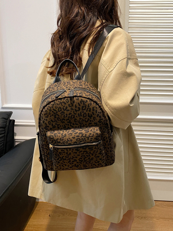 Ženski ruksak s leopard printom PU, ljetno-izdanje 2025, podstava od poliestera, otvaranje s preklopom, unutarnja laminirana džep sa zatvaračem