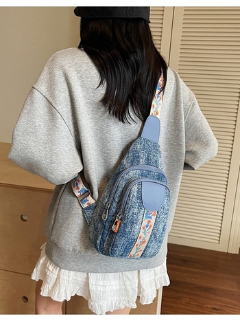Ženska crossbody torbica – gradska jednostavnost, denim materijal, zatvaranje zatvaračem, unutarnja džep sa zatvaračem, poliester podstava, ljeto 2025