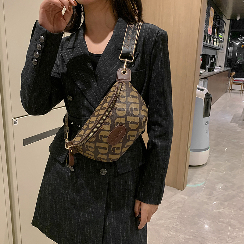 Mala crossbody torbica od PU-a, oblik školjke, zatvarač, podstava od poliestera, pogodna za slobodno vrijeme