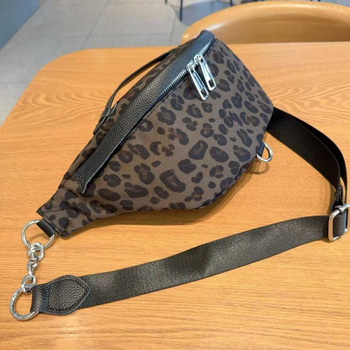 Ženska crossbody torbica s leopard printom, od najlona, zatvarač, unutarnji džep sa zatvaračem i džep za telefon, podstava od poliester, izdanje: Proljeće 2025